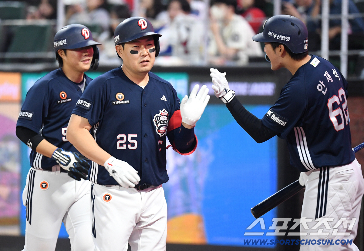 14일 인천 SSG랜더스필드에서 열린 SSG와 두산의 주중 3연전 첫 번째 경기. 3회 시즌 1호 투런홈런을 날린 두산 양의지. 인천=송정헌 기자 songs@sportschosun.com/2026.04.14/