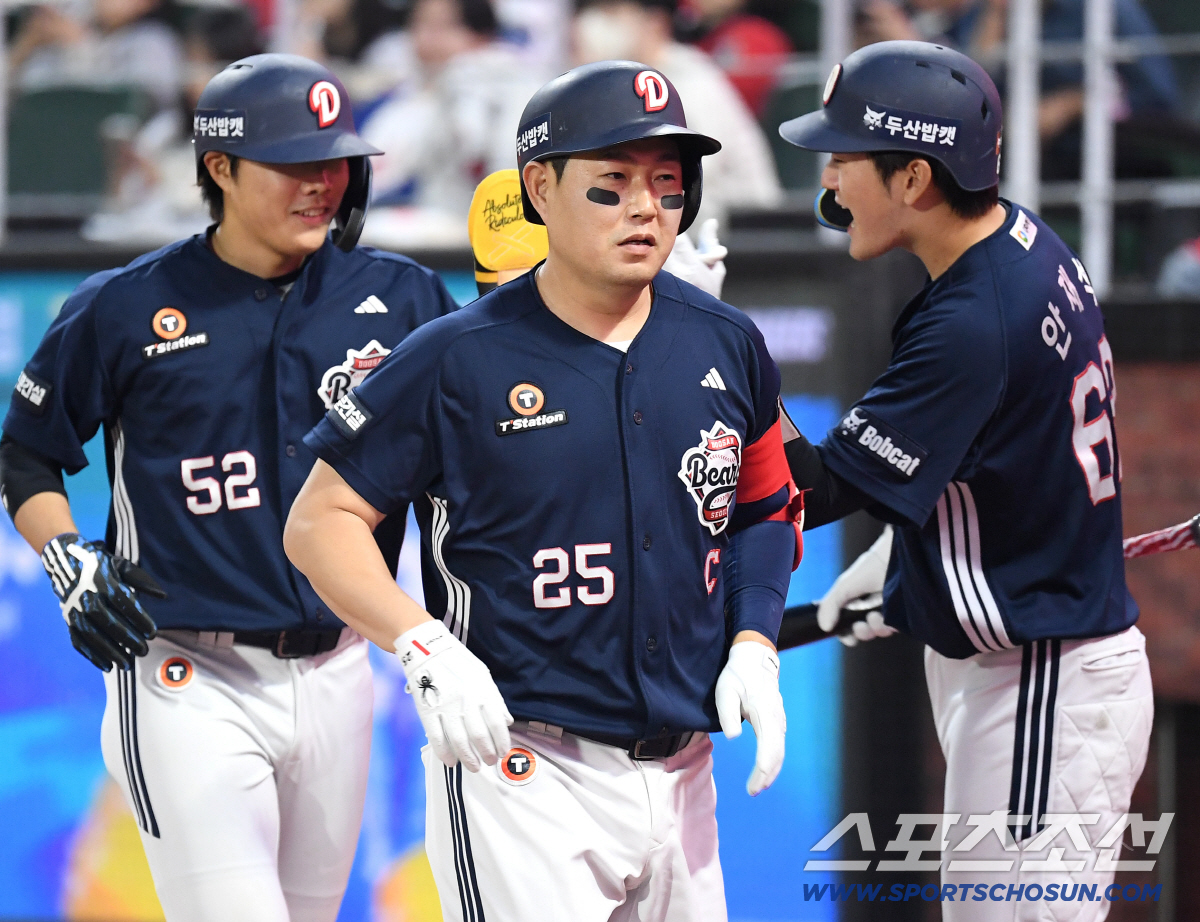 14일 인천 SSG랜더스필드에서 열린 SSG와 두산의 주중 3연전 첫 번째 경기. 3회 시즌 1호 투런홈런을 날린 두산 양의지. 인천=송정헌 기자 songs@sportschosun.com/2026.04.14/