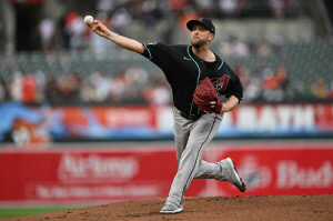 [MLB 리뷰]KBO 역수출 신화 클래스! 켈리 첫 등판서 BAL 3연승 저지 첫승…5.1이닝 2실점 호투