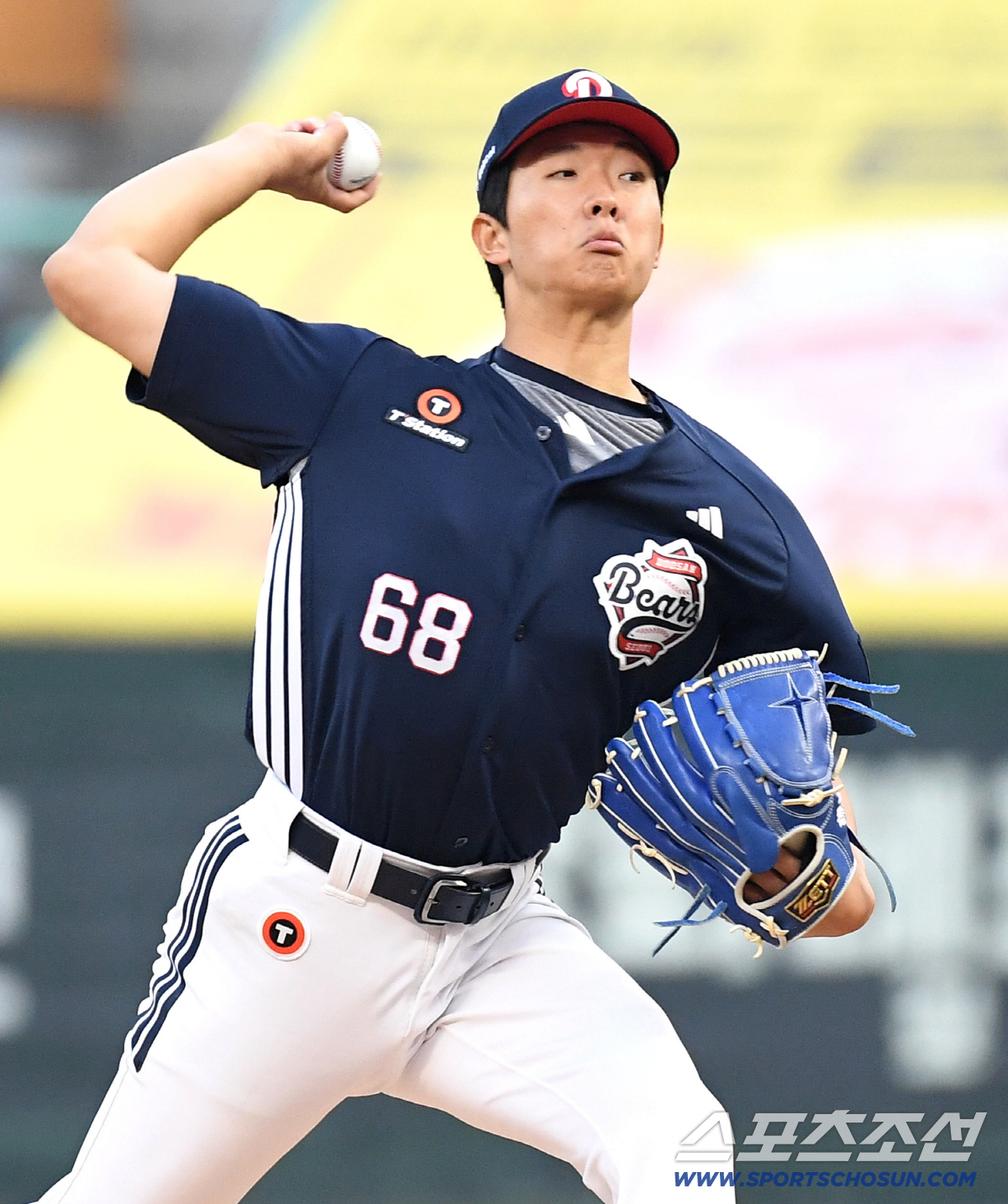 14일 인천 SSG랜더스필드에서 열린 SSG와 두산의 주중 3연전 첫 번째 경기. 선발 투구하고 있는 두산 최민석. 인천=송정헌 기자 songs@sportschosun.com/2026.04.14/