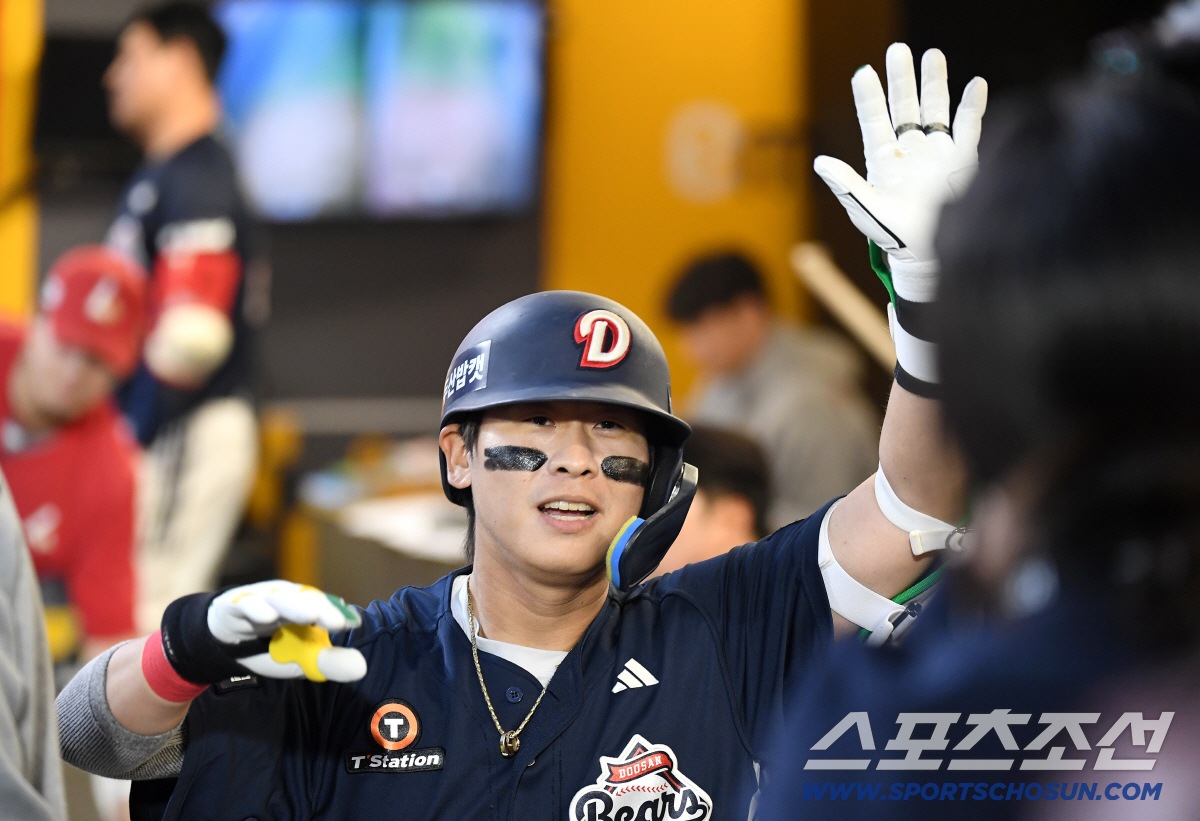 나홀로 기뻐하는 박찬호.