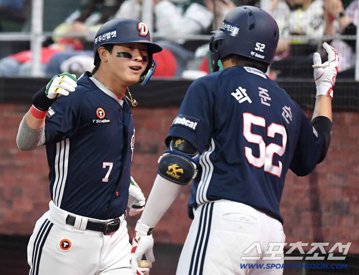 14일 인천 SSG랜더스필드에서 열린 SSG와 두산의 주중 3연전 첫 번째 경기. 3회 시즌 첫 홈런을 날린 두산 박찬호. 인천=송정헌 기자 songs@sportschosun.com/2026.04.14/