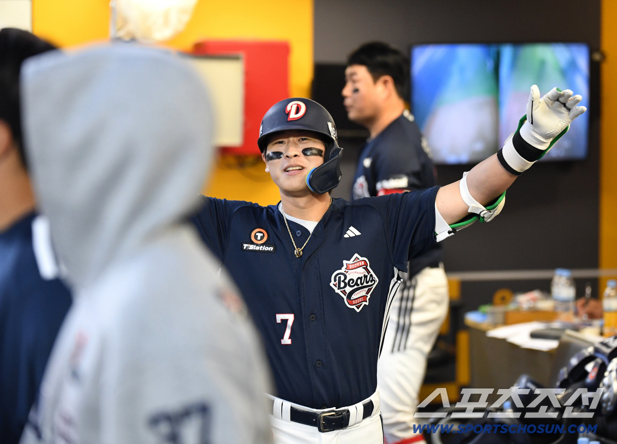 동료들의 무관심 세리머니.