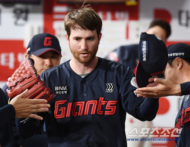 참담한 결과! '롯데 에이스' 콜업되자마자 충격 강등→MLB 복귀전 ERA 9.00 영향…KBO 리그 떠난 뒤 안 풀린다