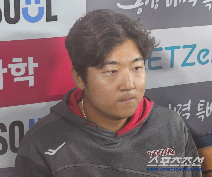 "맞는순간 '갔다' 싶었는데…" 3경기 ERA 0.59인데 1승뿐 → 승리 날린 절친. 알고보니 고교 동기라서 더 아쉽다 