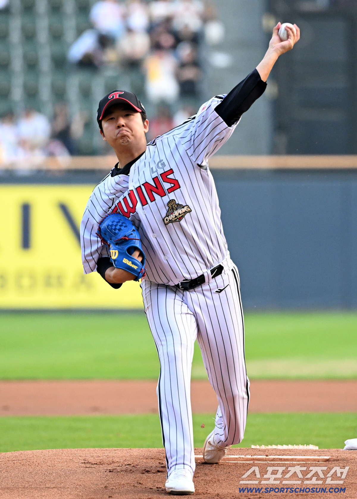 14일 잠실구장에서 열린 LG와 롯데의 경기. LG 송승기가 역투하고 있다. 잠실=박재만 기자 pjm@sportschosun.com/2026.04.14/