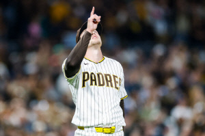 미쳤다…'27타자 20K' 168㎞ 美 끝판대장, 이젠 구단 역사까지 바꾼다