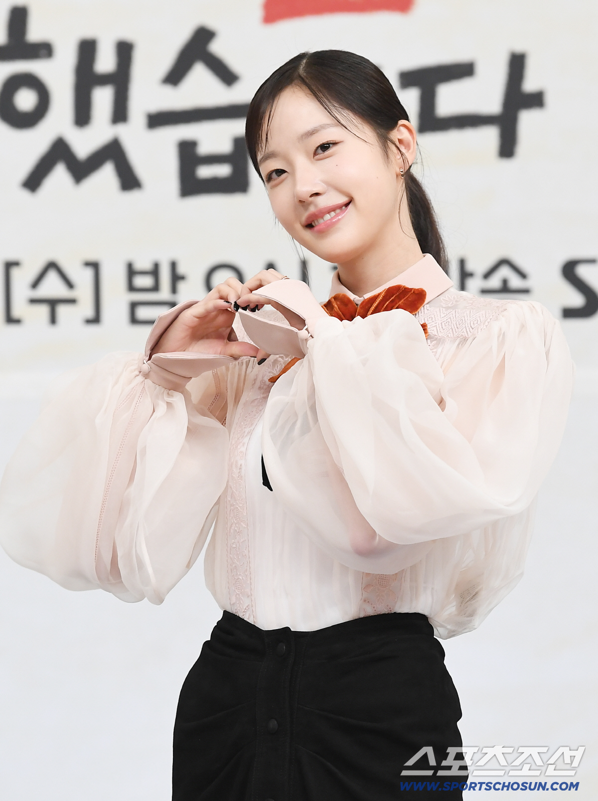 SBS 수목드라마 '오늘도 매진했습니다' 제작발표회가 15일 오후 서울 목동 SBS에서 열렸다. 채원빈이 포즈 취하고 있다. 정재근 기자 cjg@sportschosun.com/2026.4.15/