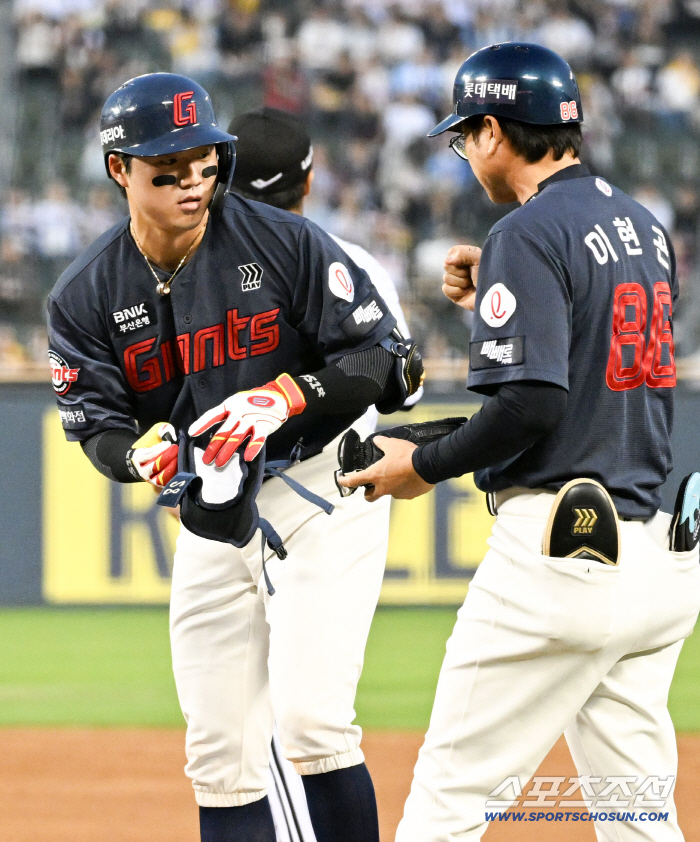 SON 어게인! 롯데 손성빈 6경기 연속 선발 마스크 → 친구 김진욱과 다시 배터리 호흡 