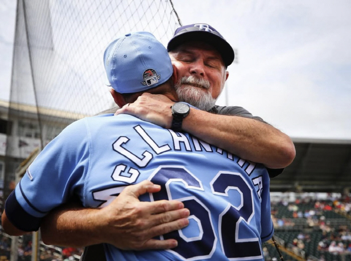 "아버지 보고 계신가요?" 161㎞ 파이어볼러 센세이션 → 1033일간의 좌절…부친상 이겨낸 첫승 "내인생 최고의 경험"