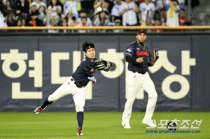 '대타 소멸' 손호영 대수비 속사정 → 황성빈이 아팠다 [잠실 현장]