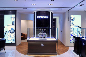 롯데백화점 본점 에비뉴엘에 스위스 하이엔드 클락 '레페 1839' 공식 부티크 매장 오픈