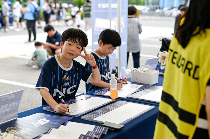 '팬프렌들리 맛집' 서울 이랜드, 화성전서 가정의 달 맞이 '어린이 사생대회' 개최!