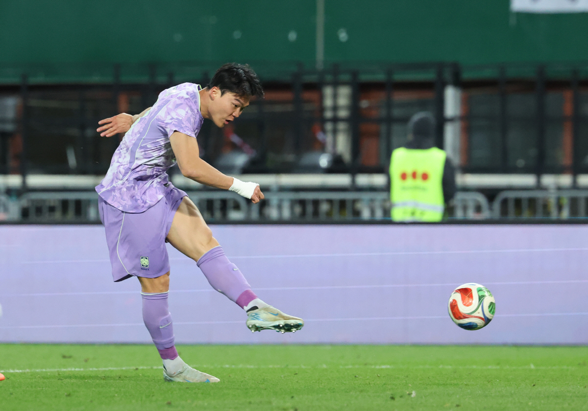 슈팅하는 오현규 (빈[오스트리아]=연합뉴스) 최재구 기자 = 31일(현지시간) 오스트리아 빈 에른스트 하펠 스타디움에서 열린 한국 축구 국가대표팀과 오스트리아의 평가전에서 오현규가 슈팅하고 있다. 2026.4.1 jjaeck9@yna.co.kr(끝)