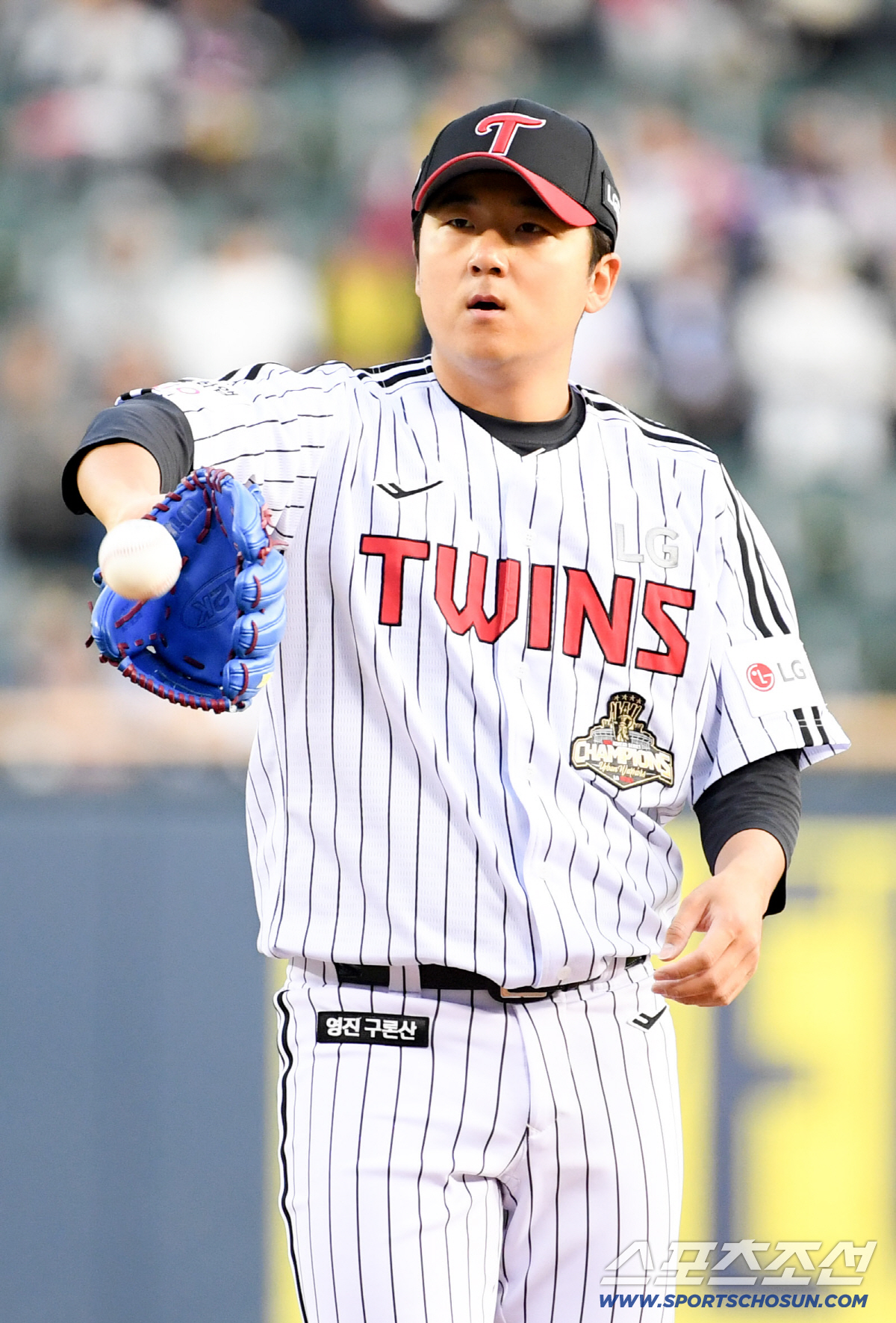 1일 잠실구장에서 열린 LG와 KIA의 경기. LG 송승기가 역투하고 있다. 잠실=박재만 기자 pjm@sportschosun.com/2026.04.01/