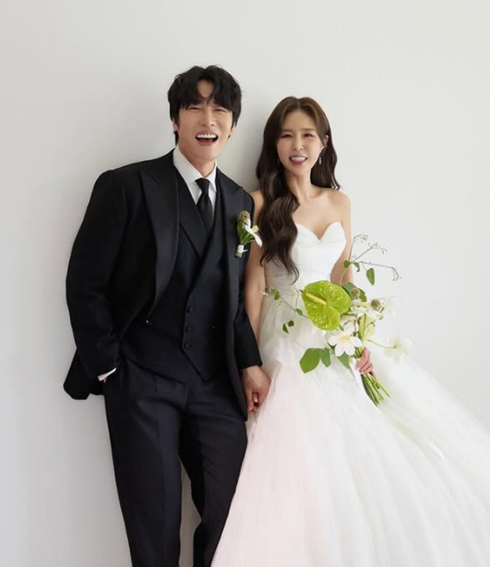 '5월 결혼' 신지♥문원, 결국 신혼여행 안 간다..."한달 내내 스트레스"