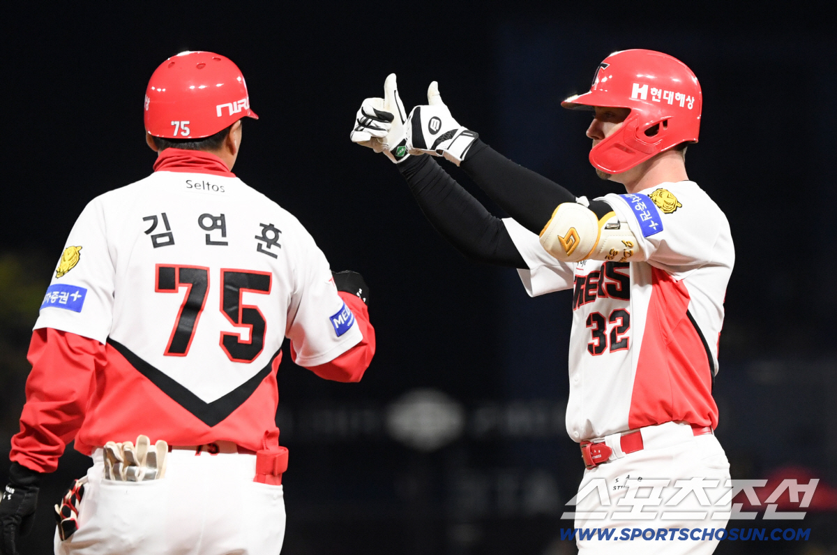 8일 광주 기아챔피언스필드에서 열린 KIA와 삼성의 경기. KIA 데일이 안타를 날린 뒤 환호하고 있다. 광주=박재만 기자 pjm@sportschosun.com/2026.04.08/