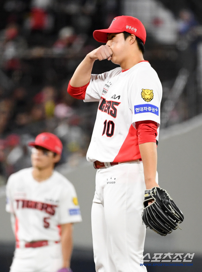 "KIA 미래 책임질 투수" 기대했건만…'3이닝 3실점' 또 조기 강판이라니