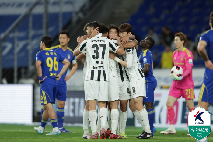 [K리그1 현장리뷰]송민규 2골 1도움 '원맨쇼'→'기동매직' 서울, 울산 징크스 3643일 만에 털어냈다…4-1 대승, 후이즈 데뷔골→선두 독주 체제