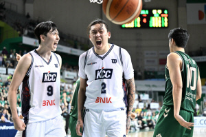 [PO 현장분석] '알바노 사석작전' 허훈 숀 롱 5반칙퇴장. 절체절명 승부처. KCC 더욱 강력한 플랜 B. 핸들러 송교창&해결사 최준용. 파죽 2연승 KCC 슈퍼팀 인정 쾅쾅!