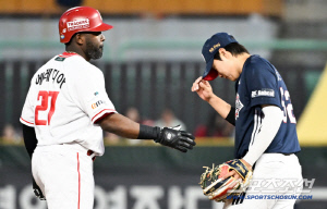 '꼰대 아닙니다' 깍듯한 후배 박준순...에레디아가 웃으며 어깨 두드린 이유 [인천 현장]