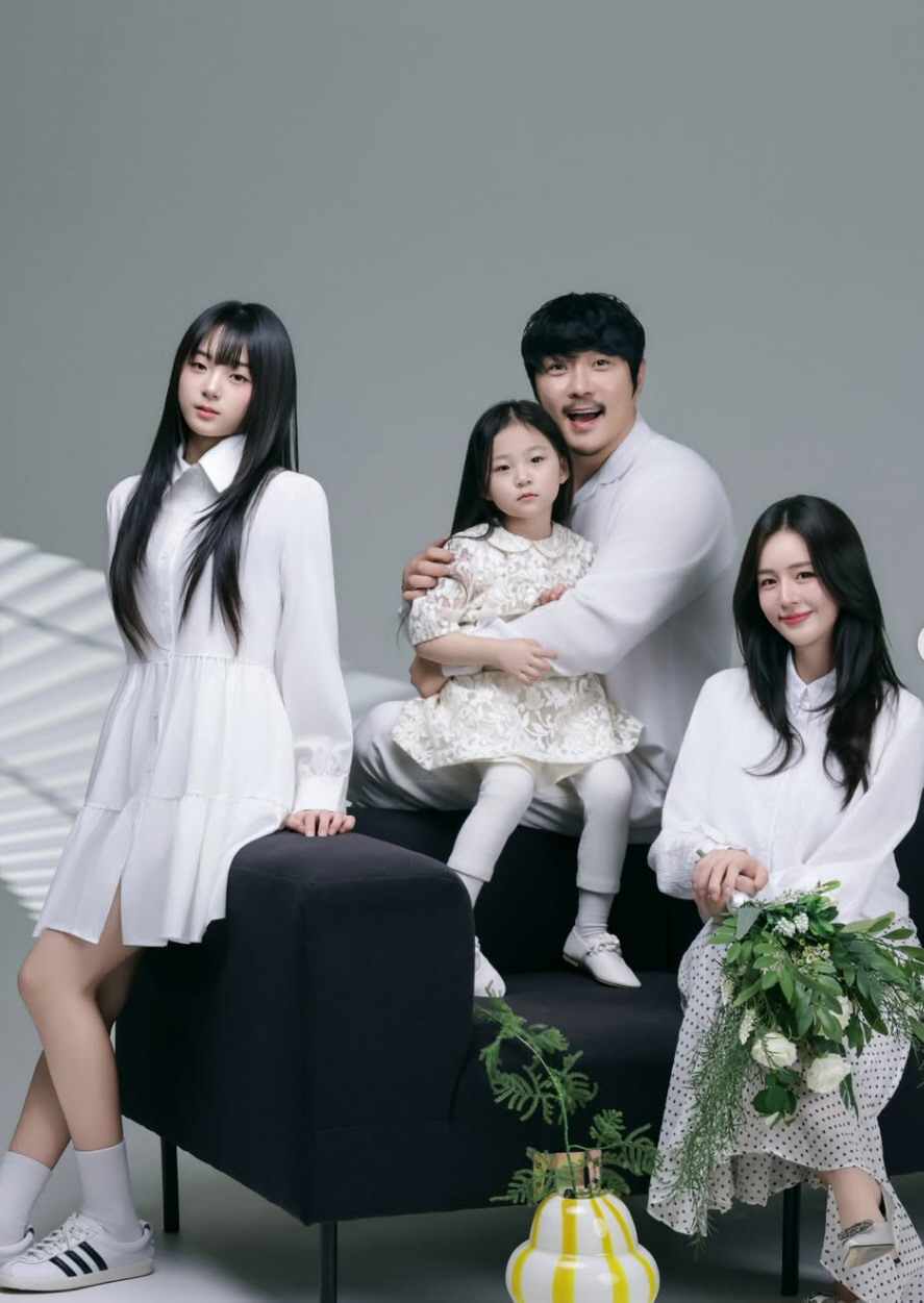 '아내·딸 15년 숨긴' KCM, 가족사진 공개..."여기까지 15년 걸렸다"