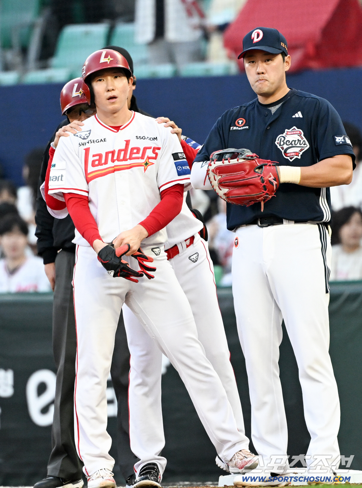 15일 인천SSG랜더스필드에서 열린 SSG와 두산의 경기. SSG 박성한이 숨을 고르고 있다. 인천=박재만 기자 pjm@sportschosun.com/2026.04.15/