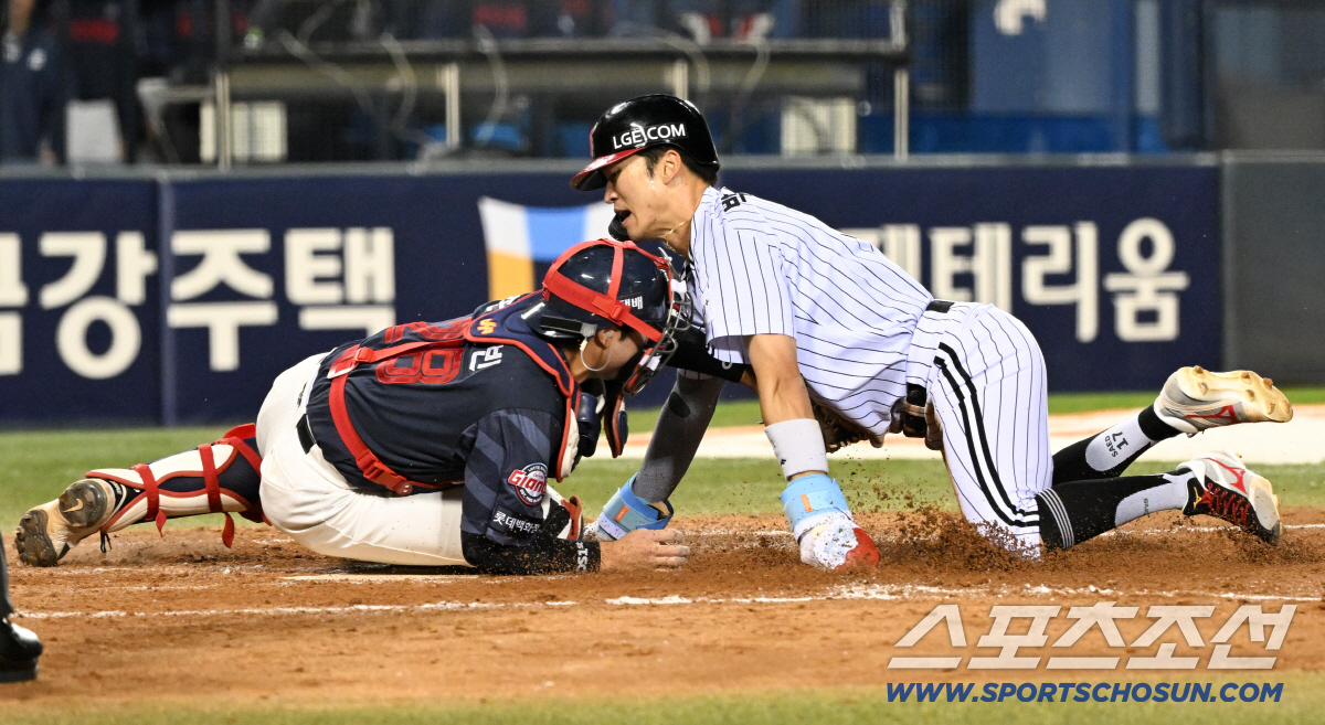 14일 잠실구장에서 열린 LG와 롯데의 경기. 4회말 1사 3루 LG 이주헌 외야 뜬공 때 홈을 노리던 박해민이 롯데 포수 손성빈에게 태그당하고 있다. 잠실=박재만 기자 pjm@sportschosun.com/2026.04.14/