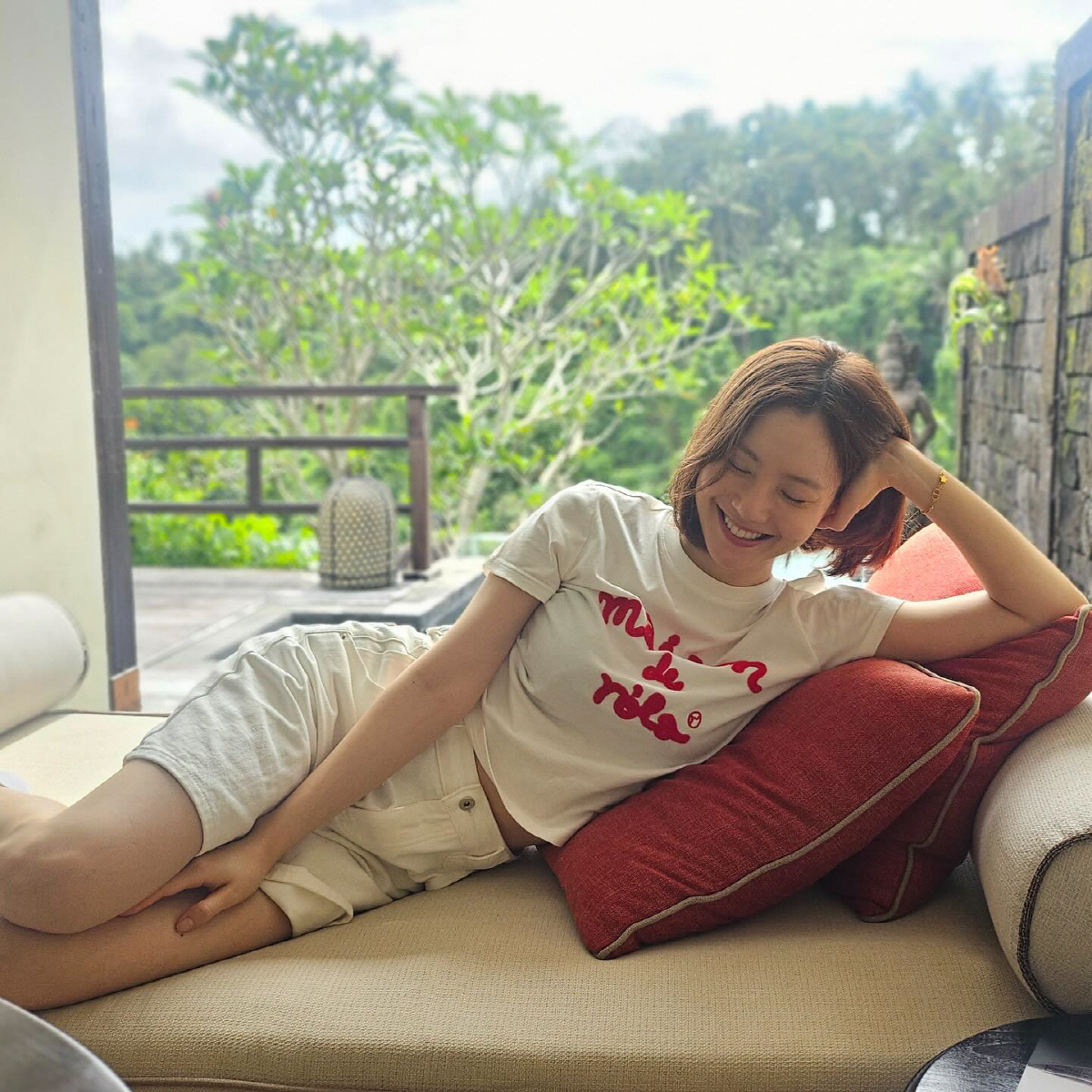 문채원, '럽스타'로 예비남편 공개했나..'여행+파스타 데이트' 재조명