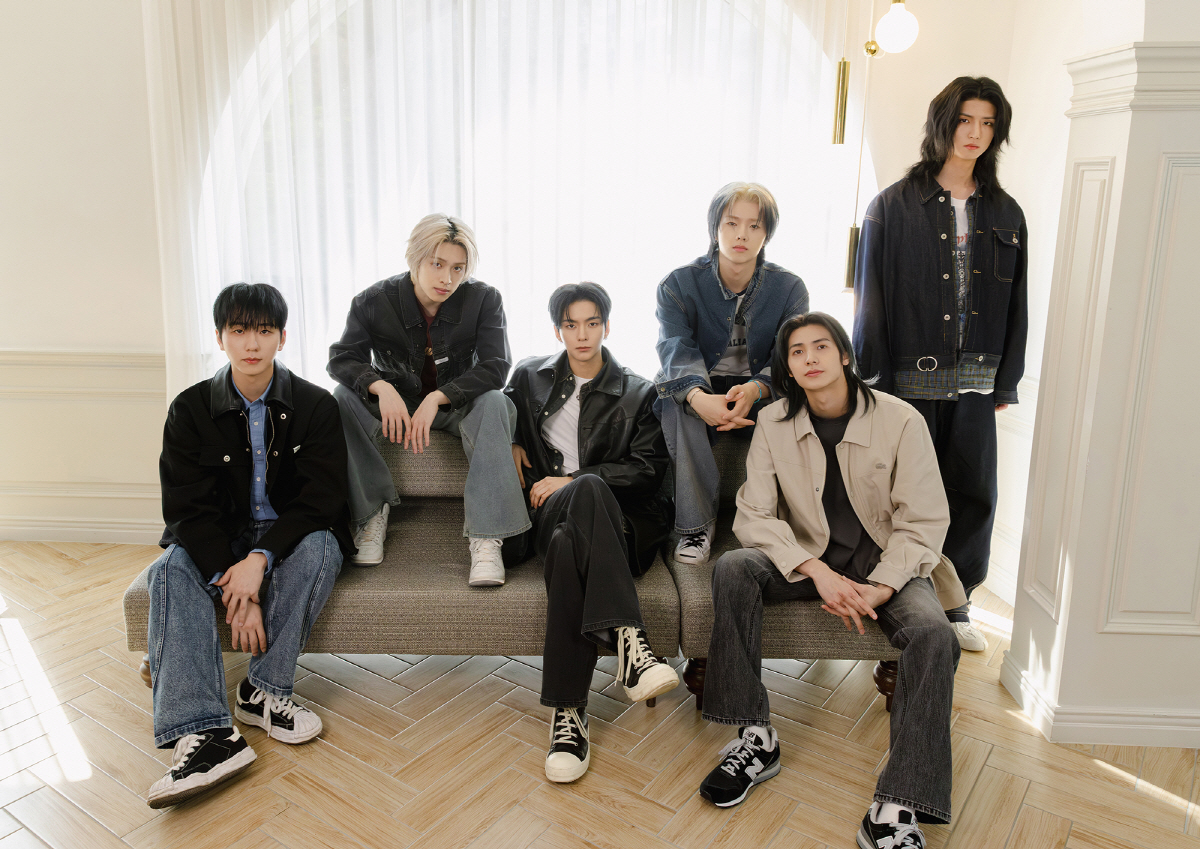 (왼쪽부터) 건일, 가온, 오드(O.de), 정수, 주연, 준한(Jun Han). 사진 제공=JYP엔터테인먼트