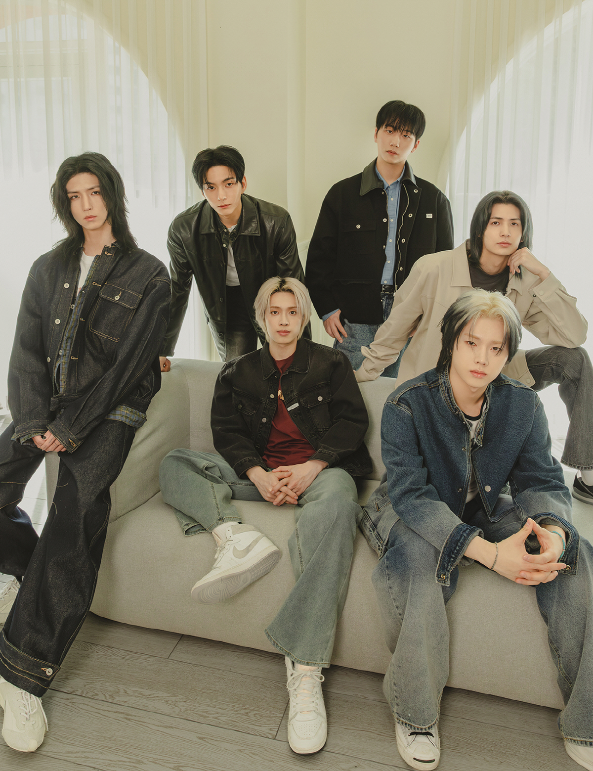 (왼쪽부터 시계방향으로) 준한(Jun Han), 오드(O.de), 건일, 주연, 정수, 가온. 사진 제공=JYP엔터테인먼트