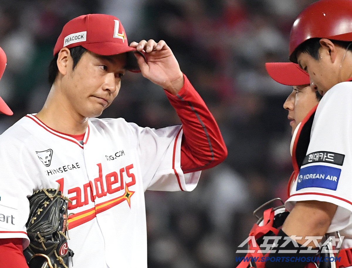 14일 인천 SSG랜더스필드에서 열린 SSG와 두산의 주중 3연전 첫 번째 경기. 3회 조기 강판 당하는 SSG 선발 타케다. 인천=송정헌 기자 songs@sportschosun.com/2026.04.14/