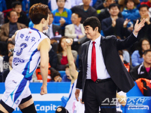 '배구 명장 장인어른' 이번엔 사위가 감독 됐다 