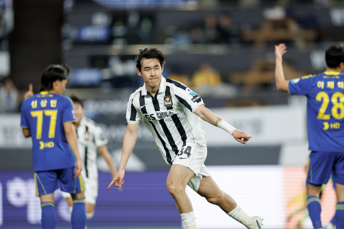 울산문수축구경기장/ K리그1/ 울산HDFC vs FC서울/ 서울 송민규 득점/ 골 세레머니/ photo by Jaehoon Kim