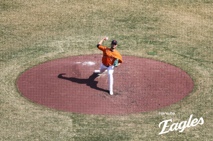 "와, 이렇게 무너진다고?"…ERA 9.98, 악몽같은 1회 선사→폰세 대안은 커녕 2군투수만도 못해 '답답하네'