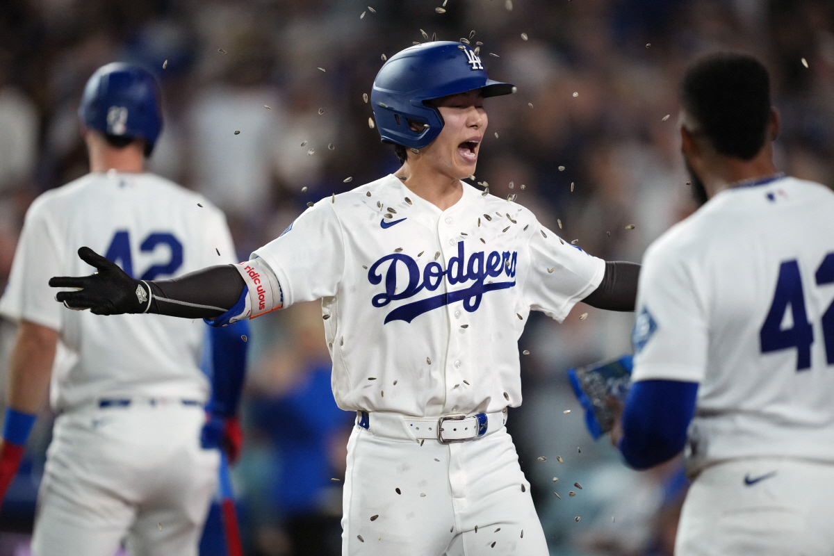 Apr 15, 2026; Los Angeles, California, USA; Los Angeles Dodgers second baseman Hyeseong Kim celebrates after hitting a two-run home run against the New York Mets in the second inning at Dodger Stadium. Mandatory Credit: Kirby Lee-Imagn Images