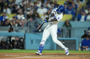 [MLB포커스]첫 HR에도 3K '옥에 티'…아직은 불안한 김혜성, '플래툰 고집' 로버츠 기용법 변화?