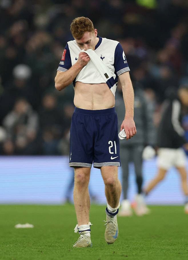 손흥민도 쉽지 않았을 선택일텐데, 미친 충성심 "토트넘 2부 강등되도 남는다...팬들에게 보답하기 위해"