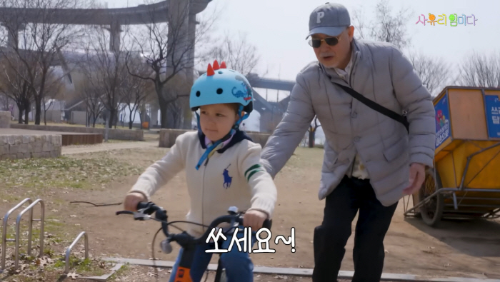 사유리 울컥 "젠, 아빠 없잖아"...할아버지가 빈자리 메우며 대리육아 나선 이유
