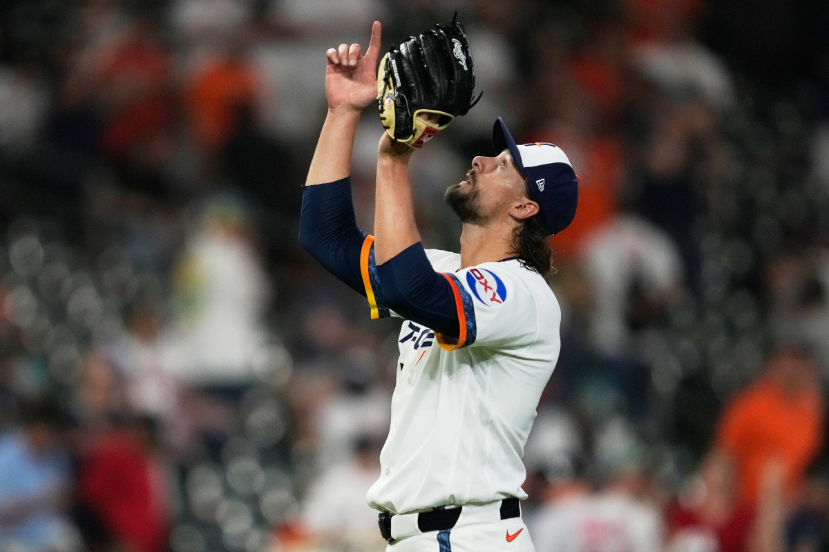 Houston Astros pitcher Ryan Weiss celebrates after winning a baseball game against the Boston Red Sox in Houston, Monday, March 30, 2026. AP연합뉴스