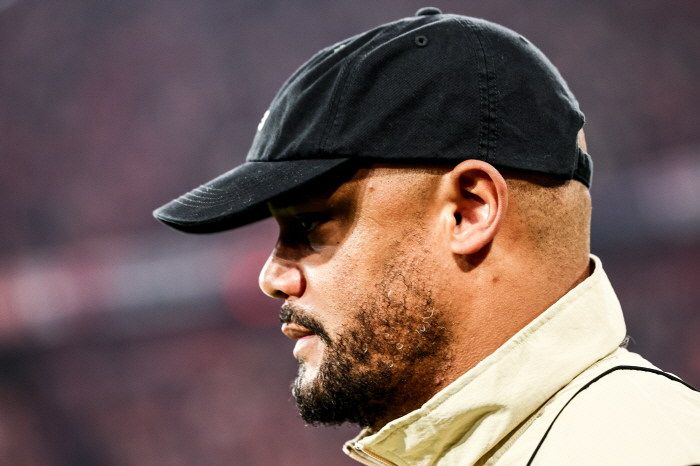 '대기심에게 욕하지 않았다' PSG와의 UCL 4강 1차전 출전 정지 당한 뮌헨 콤파니 감독의 항변 "심판 옐로카드 판정, 감정 많이 섞였다"