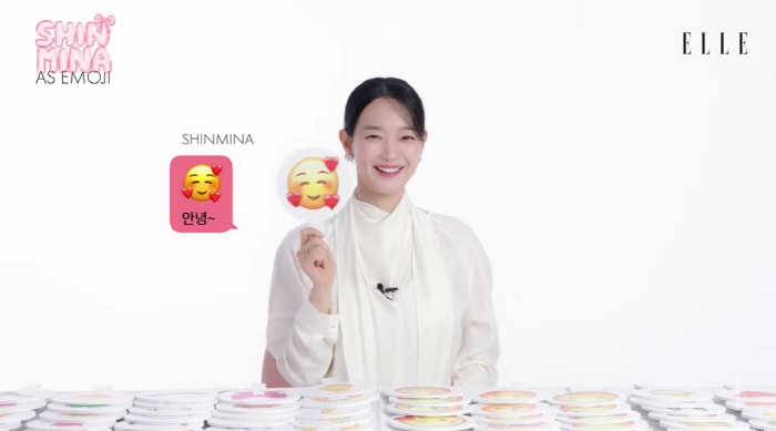 '김우빈♥' 신민아 "거울 보며 아름답다 생각해, 다음생에도 신민아로 태어날 것"