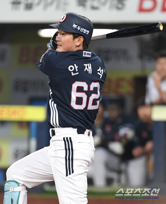 두산이 마음 먹고 키우겠다던 거포 내야수, 부상도 아닌데 왜 갑자기 2군 갔나 
