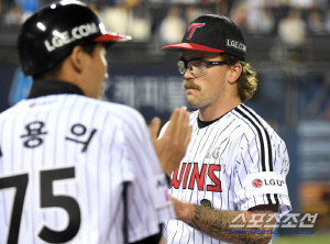 초호화 LG 마운드, WBC 국대 좌완 2명이 더 온다! → QS  아쿼 투수가 불펜행이라니 [잠실 현장]