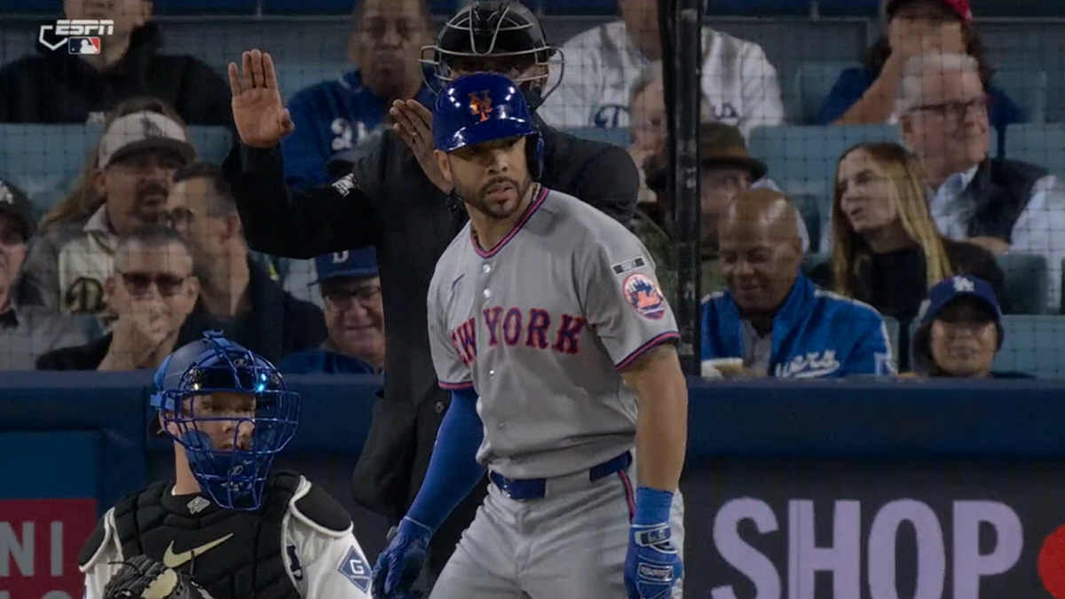 뉴욕 메츠 토니 팸이 5회초 오타니에 삼진을 당한 뒤 그를 노려보며 더그아웃으로 발걸음을 옮기고 있다. 사진=MLB.TV 캡처