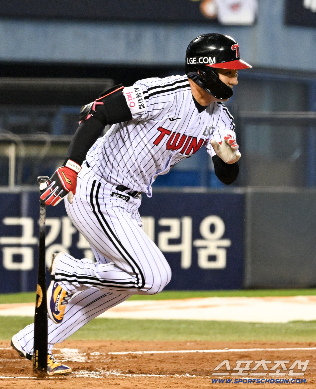 14일 잠실구장에서 열린 LG와 롯데의 경기. LG 오지환이 타격을 하고 있다. 잠실=박재만 기자 pjm@sportschosun.com/2026.04.14/