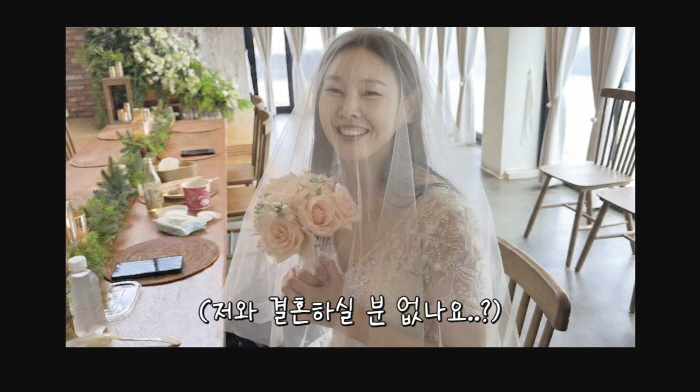 "제주도서 결혼" 한혜진, 부케 들고 간절한 손...이시언 "예식비 다 낼게"