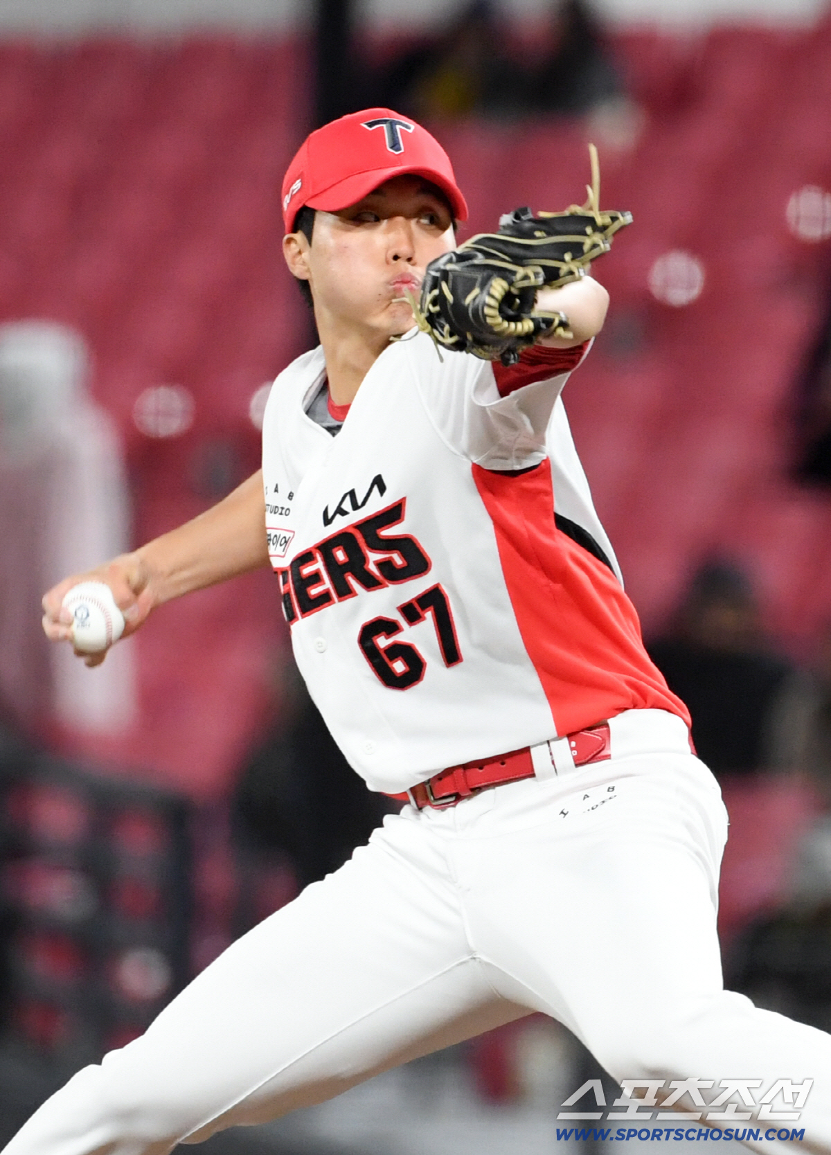 7일 광주 기아챔피언스필드에서 열린 KIA와 삼성의 경기. KIA 홍민규가 역투하고 있다. 광주=박재만 기자 pjm@sportschosun.com/2026.04.07/