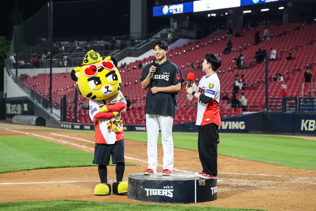 KIA 타이거즈 홍민규(가운데). 사진제공=KIA 타이거즈