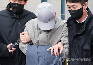 몰카 장학관, 6곳서 동료 등 41명 촬영…연수시설·친인척집서도